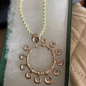 Elegant Gold Pendant Necklace